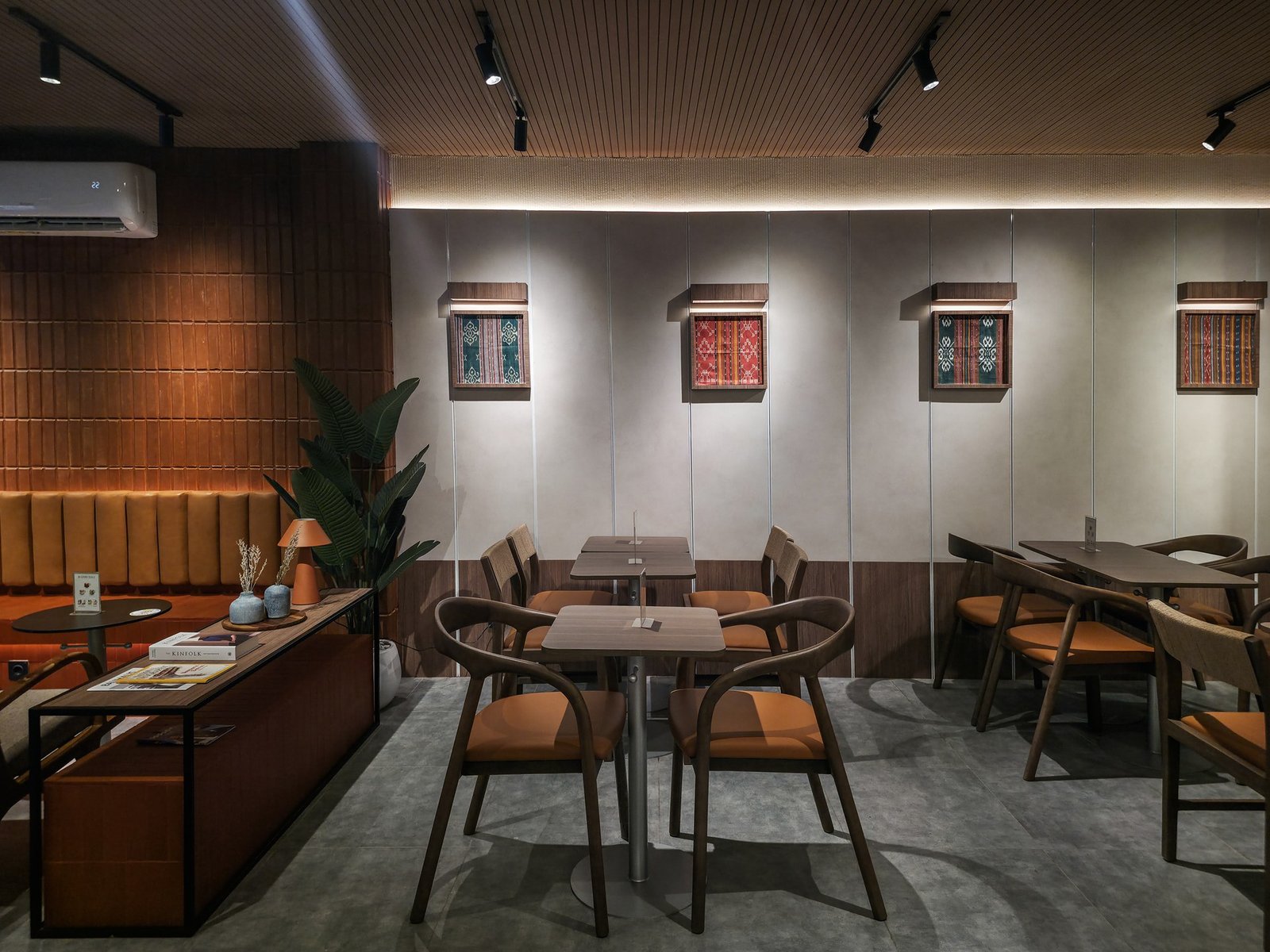 Flash Coffee Bukit Duri, Jakarta, retail store design by Dika Ardi (view 4)