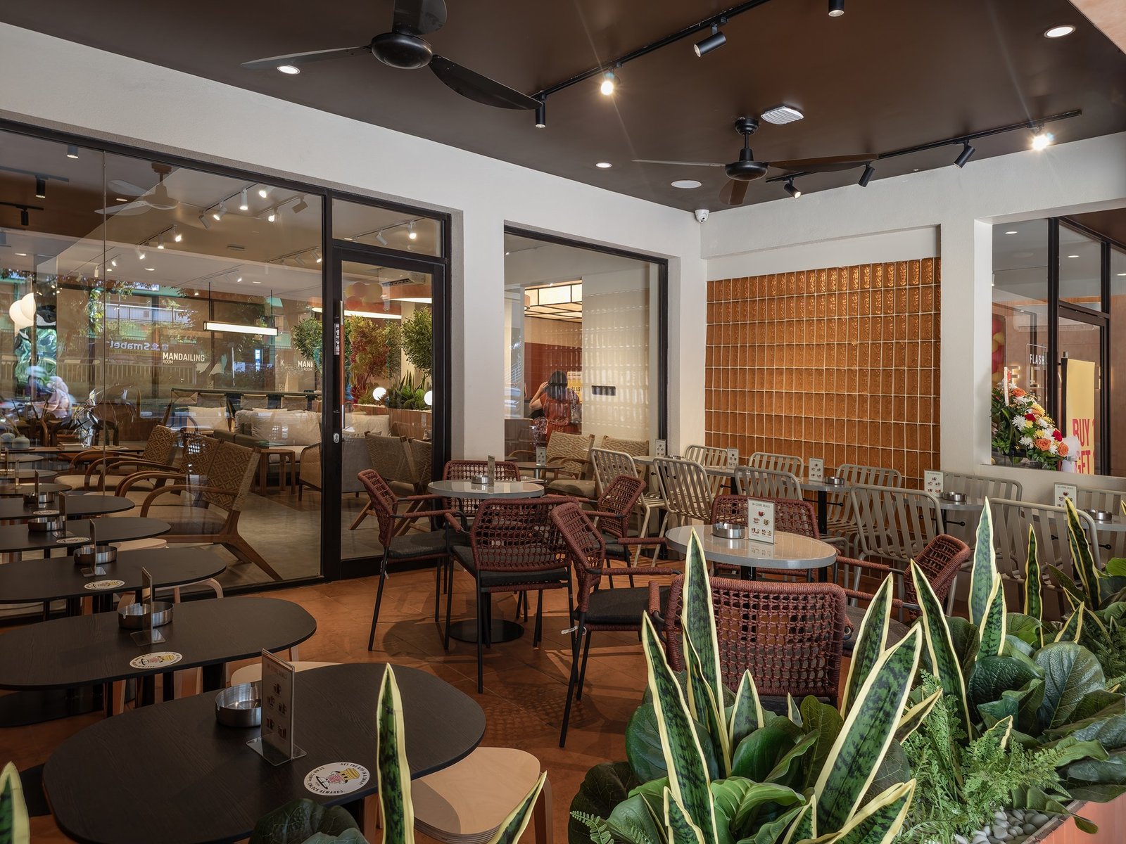 Flash Coffee Bukit Duri, Jakarta, retail store design by Dika Ardi (view 18)