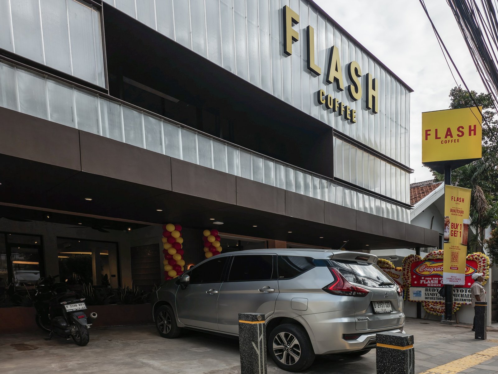 Flash Coffee Bukit Duri, Jakarta, retail store design by Dika Ardi (view 21)