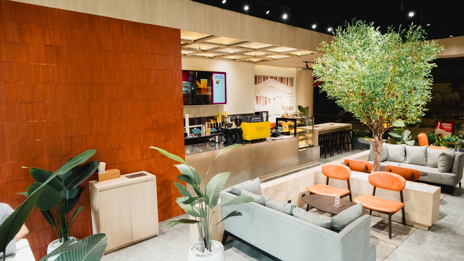 Flash Coffee Epiwalk, Jakarta, retail store design by Dika Ardi (view 7)