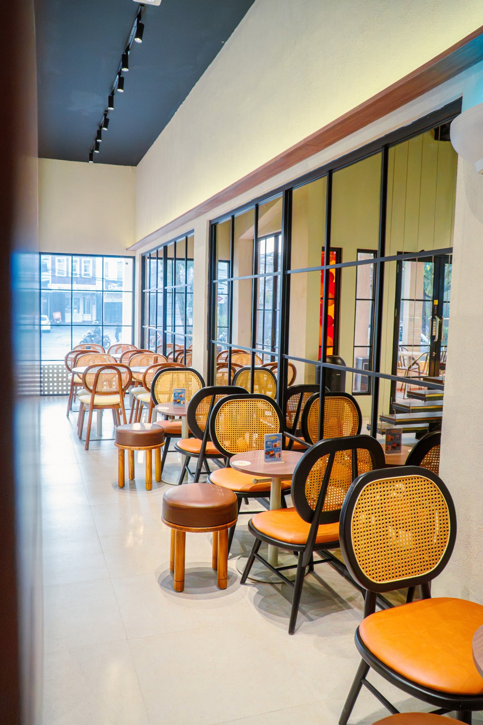 Flash Coffee M Kahfi Jagakarsa, retail interior and architecture design by Dika Ardi